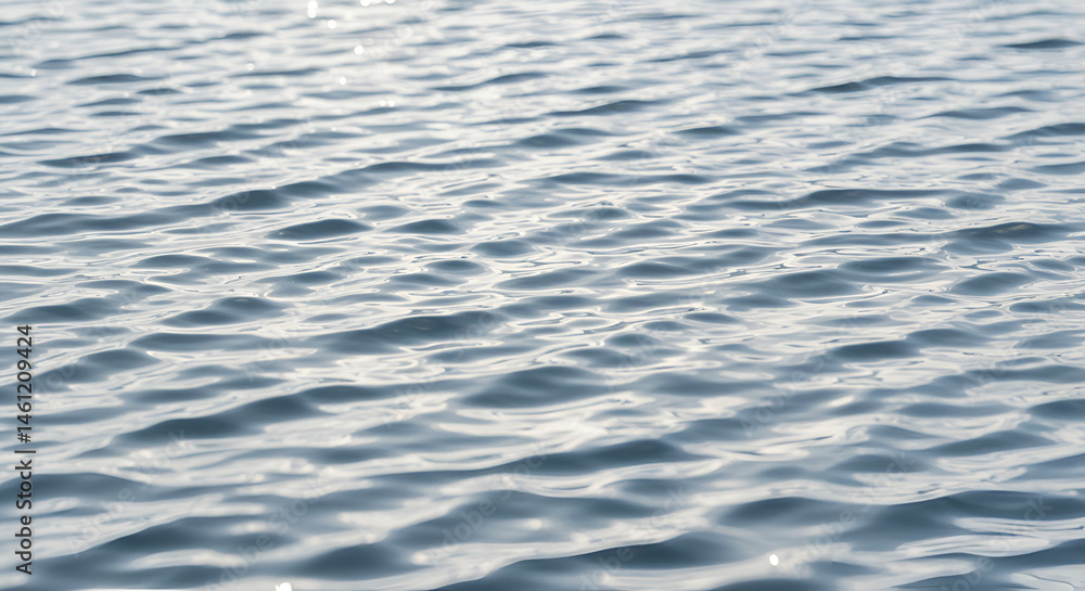 Naklejka premium Rippling water surface glimmers softly