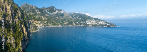 Obraz na płótnie Panoramic aerial view of the Amalfi Coast, in the province of Salerno, Campania, Italy. In the center of the panorama there is the town of Positano, one of the most touristic and beutiful destinations w salonie