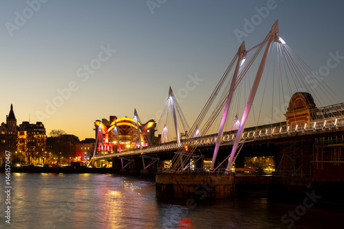 Photography Charing Cross Bridge, illuminated in the evening, offers a stunning view over the River Thames