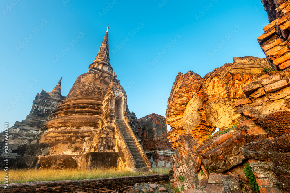 Fototapeta premium Ayutthaya temple pagoda and section of old wall, at the ancient Royal Palace complex,Thailand.