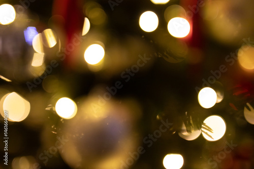 Obraz na płótnie Beautiful bokeh background of warm golden Christmas lights, perfect for festive designs. w salonie