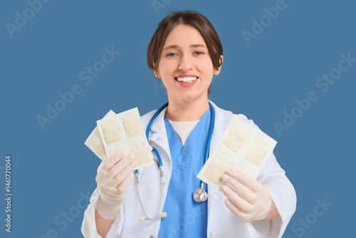Female doctor with mustard ...