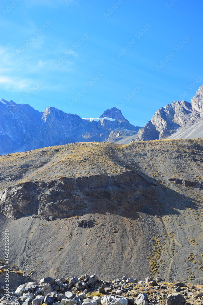 Fototapeta premium Cajon del Maipo - Embalse el Yeso area. San jose de Maipo, close to Santigao area. Lake view with mountains in the background. With unreal, scenic nature views. With glaciers and lakes close by.