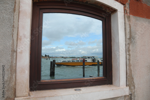 Obraz na płótnie Boat mirrored in the glass of window in Venice Island in Northern Italy w salonie