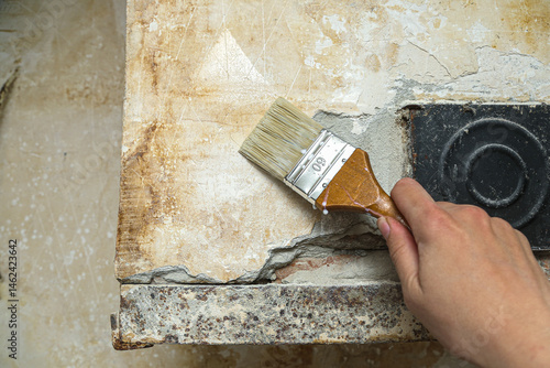 primer, preparing the wall for puttying