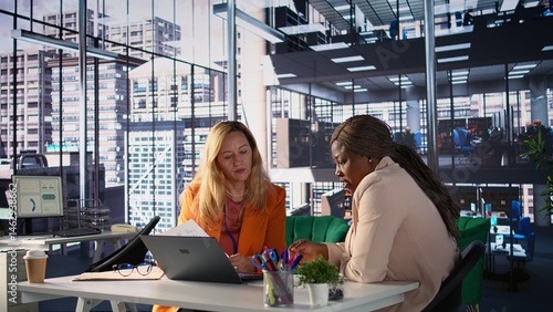 Obraz na płótnie Corporate leaders demonstrating powerful collaboration and strategic thinking, share insights and big ideas in a briefing meeting. Women strategizing for growth fostering diversity. Camera B. w salonie
