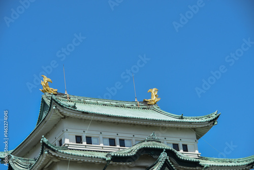快晴の空に映える名古屋城天守閣