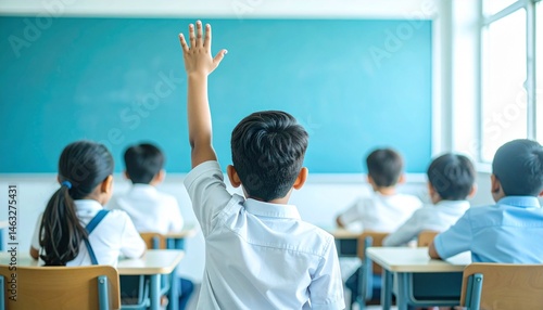 手を挙げている子ども達