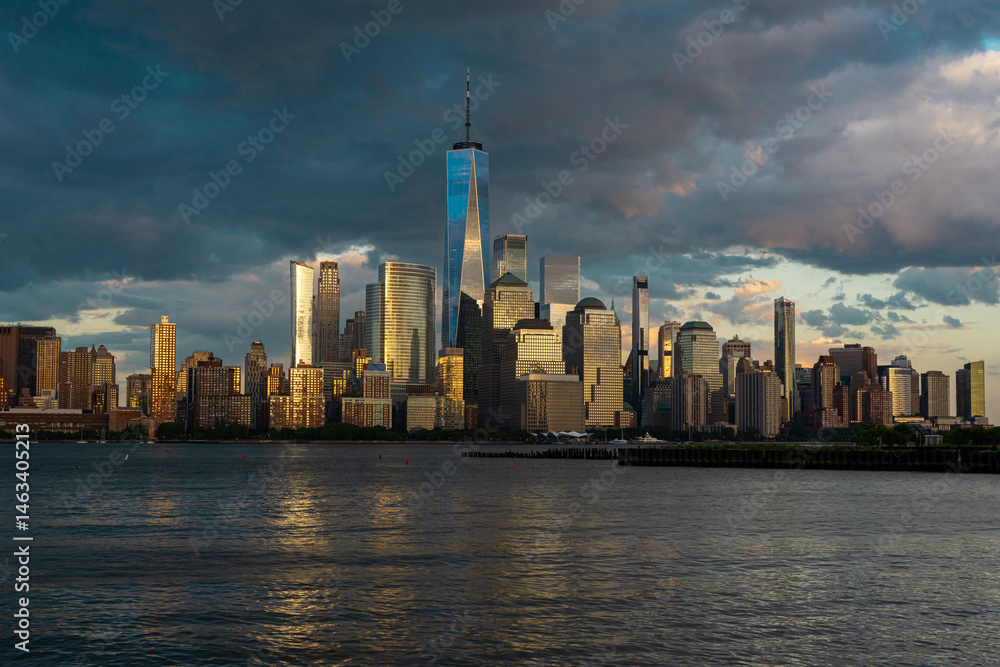 Obraz premium NYC skyline with skyscrapers. Manhattan and Brooklyn. New York City skyline with Hudson River views. Downtown NYC. New York from waterfront skyline. Tower of of New York.