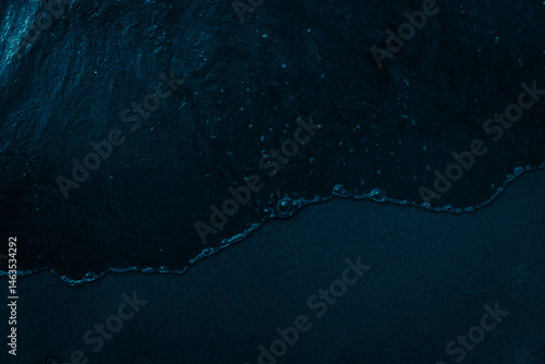 Obraz na płótnie dark beach, top view w salonie