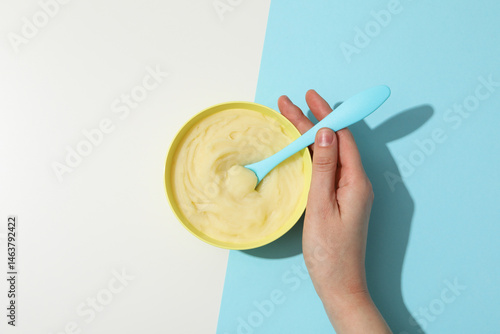 Obraz na płótnie Children's puree from fruits and vegetables, on a blue background. w salonie