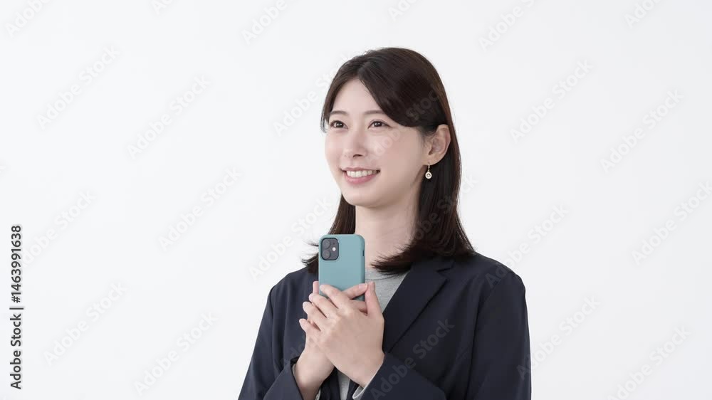 女性　スマートフォン
