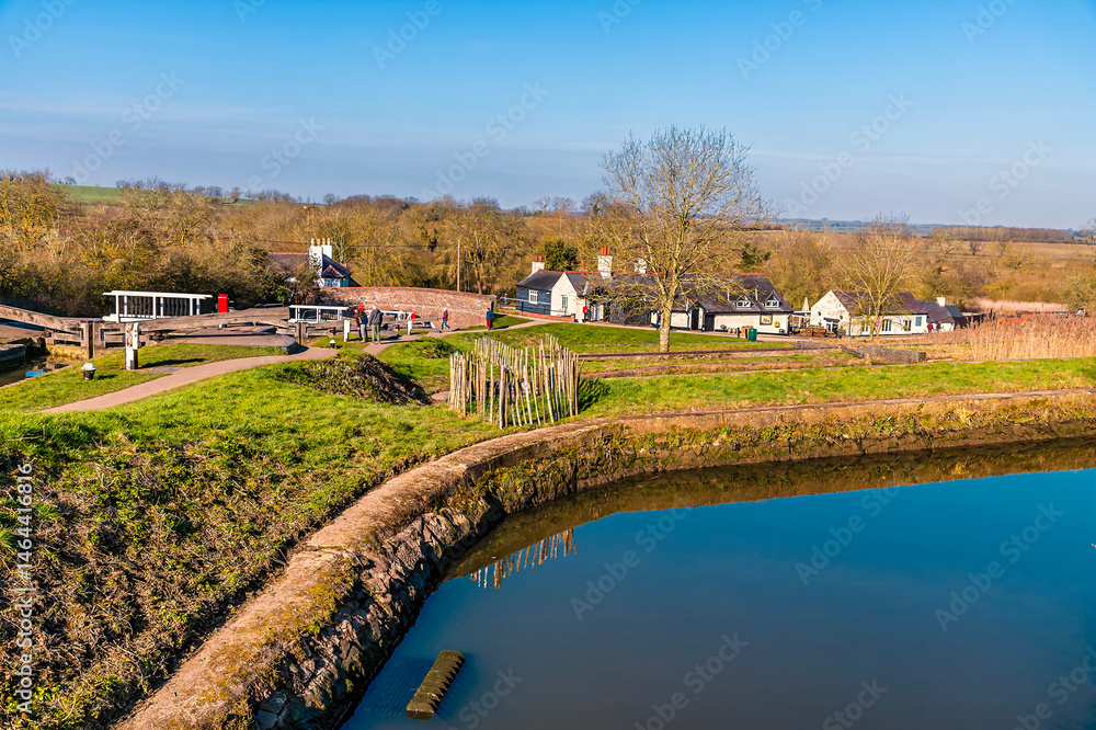 Obraz premium A view past an overspill pool at Foxton Locks, Leicestershire in springtime