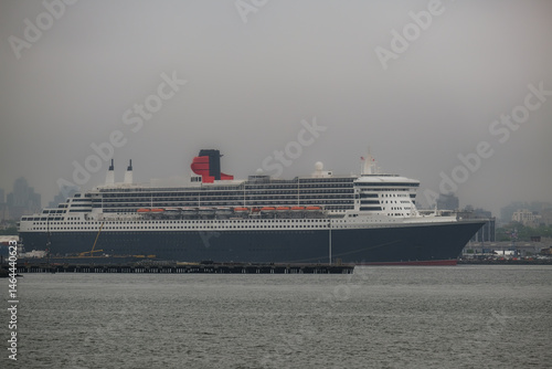 Obraz na płótnie Luxury ocean liner cruiseship cruise ship Queen Mary docked at terminal in Brooklyn on grey rainy cloudy misty day after Transatlantic Crossing in New York City w salonie