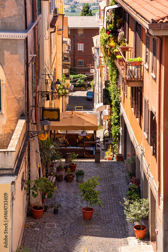 Fototapeta Naklejka Na Ścianę i Meble -  Narrow street in an Italian town