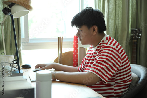 Teeager with Technology