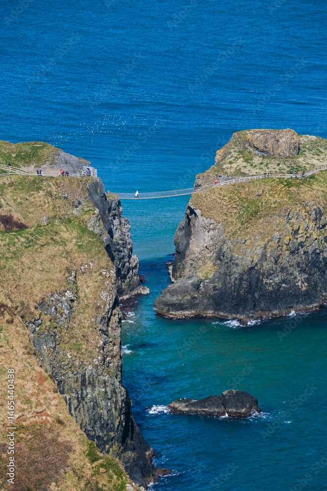 Fototapeta premium paisagem mar praia rochas irlanda do norte