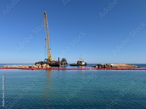 Obraz na płótnie Building a new wave breaker offshore w salonie