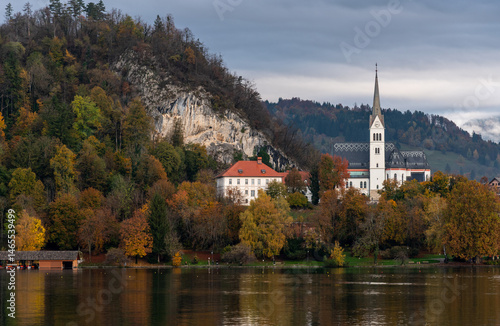 Obraz na płótnie St. Martin's parish church reflecting on lake bled during a cloudy autumn day w salonie