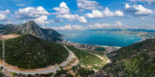 Obraz na płótnie Stunning aerial view of Egirdir lake and mountains in Turkey w salonie