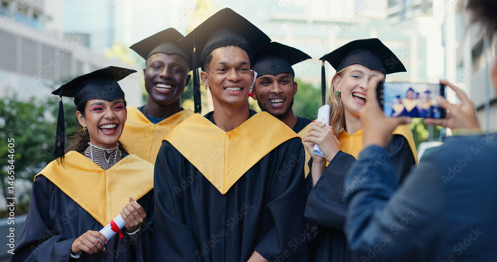 Obraz premium Happy people, students and graduation with camera for picture, memory or scholarship together in city. Group, friends or graduates with smile for academic qualification, photography or capture moment
