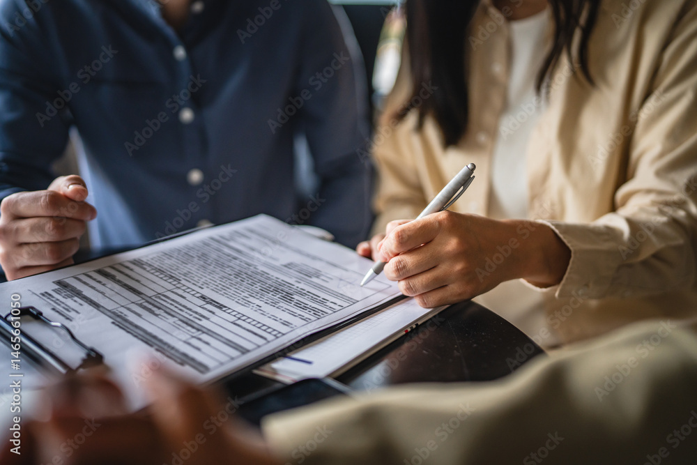 young entrepreneurs sign contract with financial adviser young entrepreneurs sign contract with financial adviser