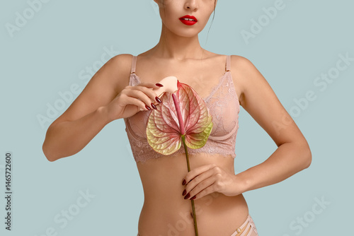 Sexy young woman in lace un...