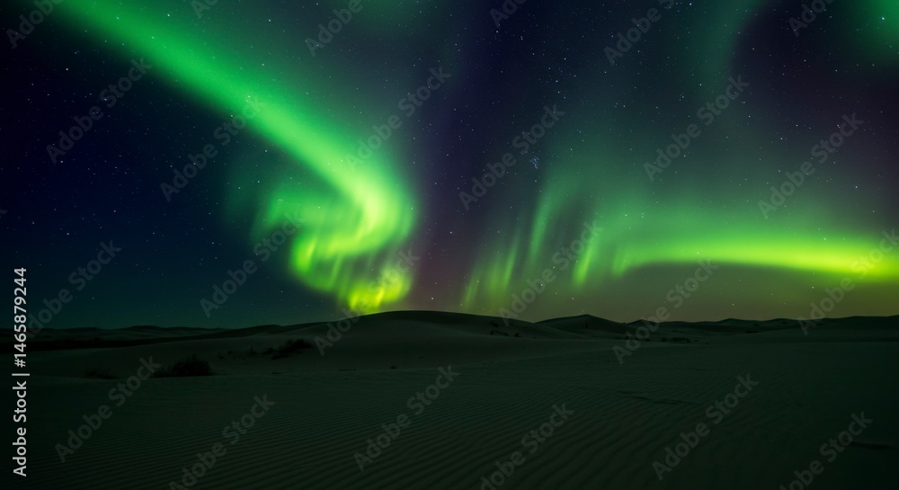 Naklejka premium Aurora borealis over dunes