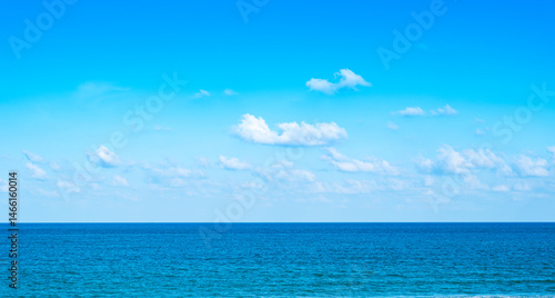 Photos Nature of the ocean and blue sky Summer with sunshine, sandy beaches, clear blue waters sparkling against the blue sky