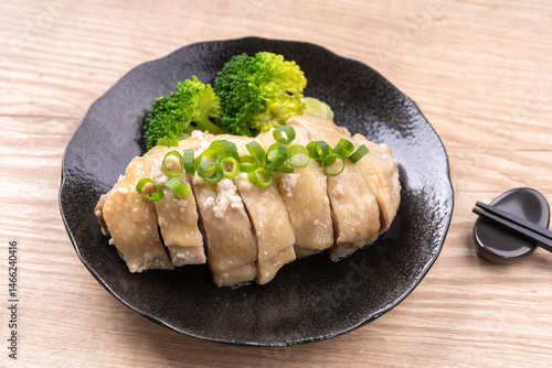 蒸し鶏（塩麹漬け鶏）