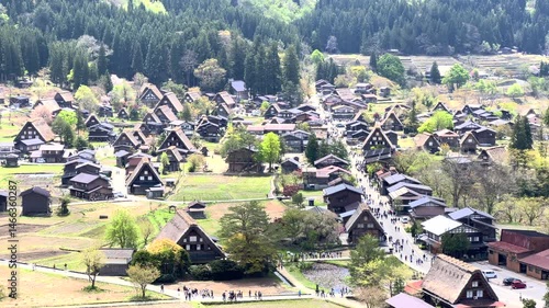 日本のかやぶき屋根の村の風景