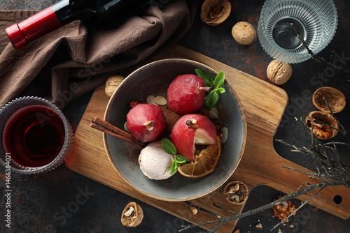 Obraz na płótnie Tasty and delicious food concept - pear in wine w salonie