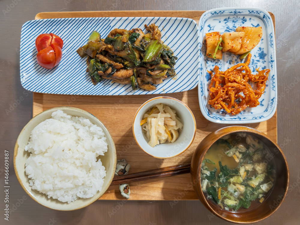 和風朝食の一汁三菜