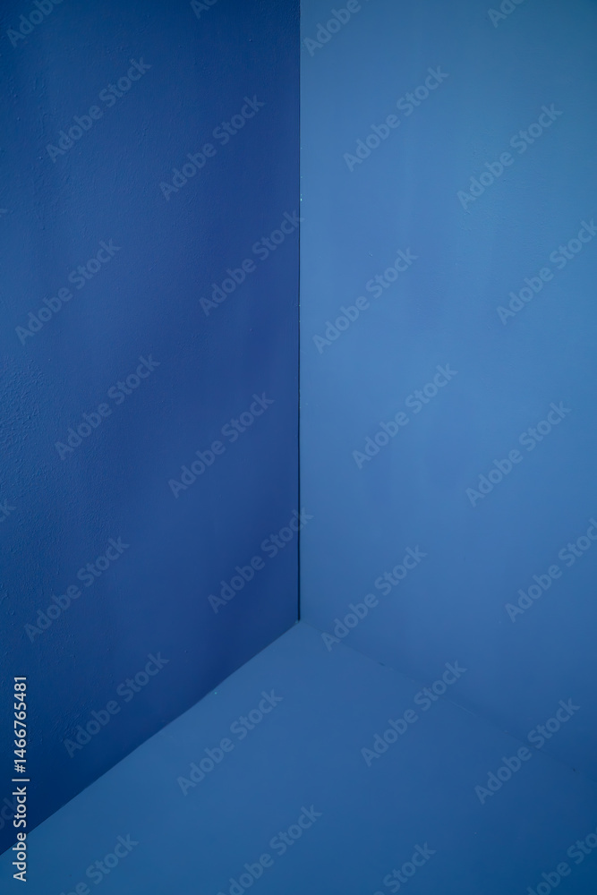 Fototapeta premium A calm and tranquil blue corner showcases an ideal space perfect for both artistic and modern design inspiration