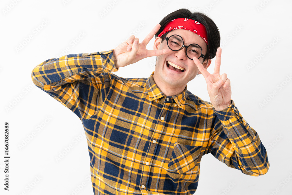 Fototapeta premium チェック柄の服を着た若い男性