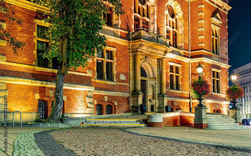 Obraz premium New Town Hall in Gdansk, night cityscape
