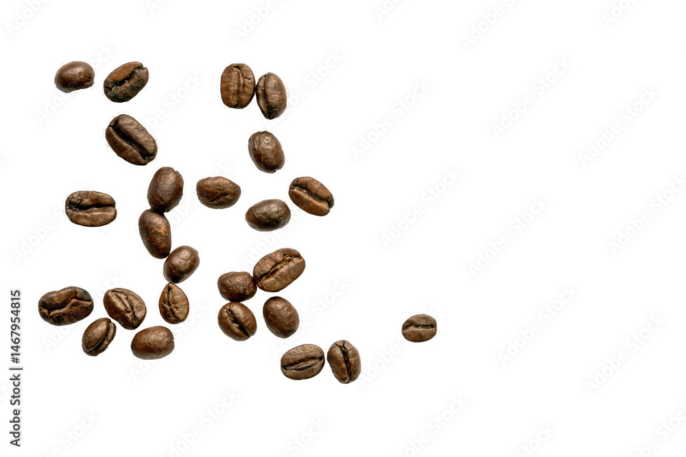 Obraz premium Scattered coffee beans on a transparent background