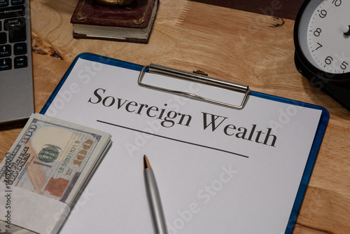 Quadro em tela Government Wealth Document with Cash for Budget Planning