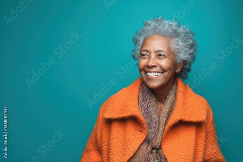 Elderly woman with gray cur...