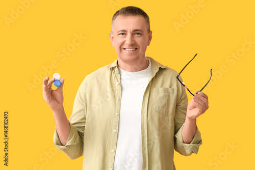 Mature man with contact len...