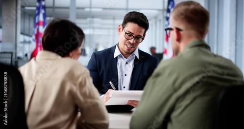 Foto Immigration Lawyer Assists Hispanic Couple