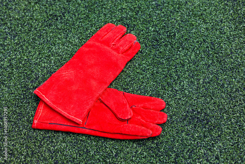 Obraz na płótnie Gloves for construction work. Durable construction gloves. w salonie
