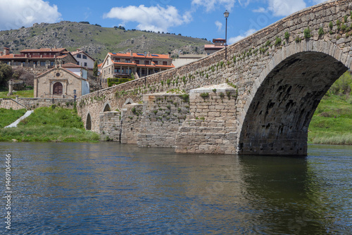 Obraz na płótnie Medieval bridge of Barco de Avila, Spain w salonie