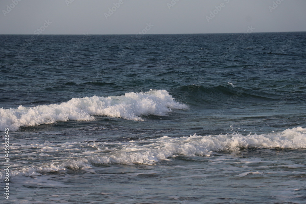 Fototapeta premium sea, ocean, water, beach, wave, waves, nature, blue, coast, sky, surf, summer, shore, landscape, storm, tide, sand, view, coastline, wind, nobody, foam, seascape, horizon