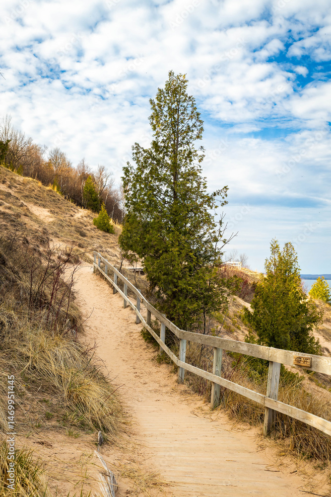 Sleeping Bear Dunes Trail Hike in Summer Sun Sleeping Bear Dunes Trail Hike in Summer Sun
