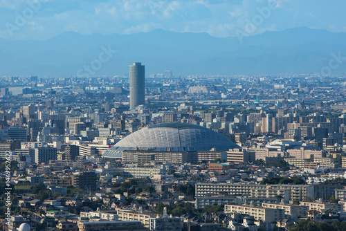 快晴の名古屋ドーム周辺の都市風景