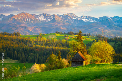 Fototapeta Naklejka Na Ścianę i Meble -  Mountain landscape in the Pieniny National Park at the foot of the Tatra Mountains. Pieniny Park is located on the border of Poland and Slovakia