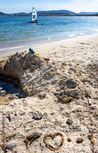 Wallpaper Mural Sand, Strand, Meer, St. Tropez, Herz, Muschel, Windsurf, Grimaud Torontodigital.ca