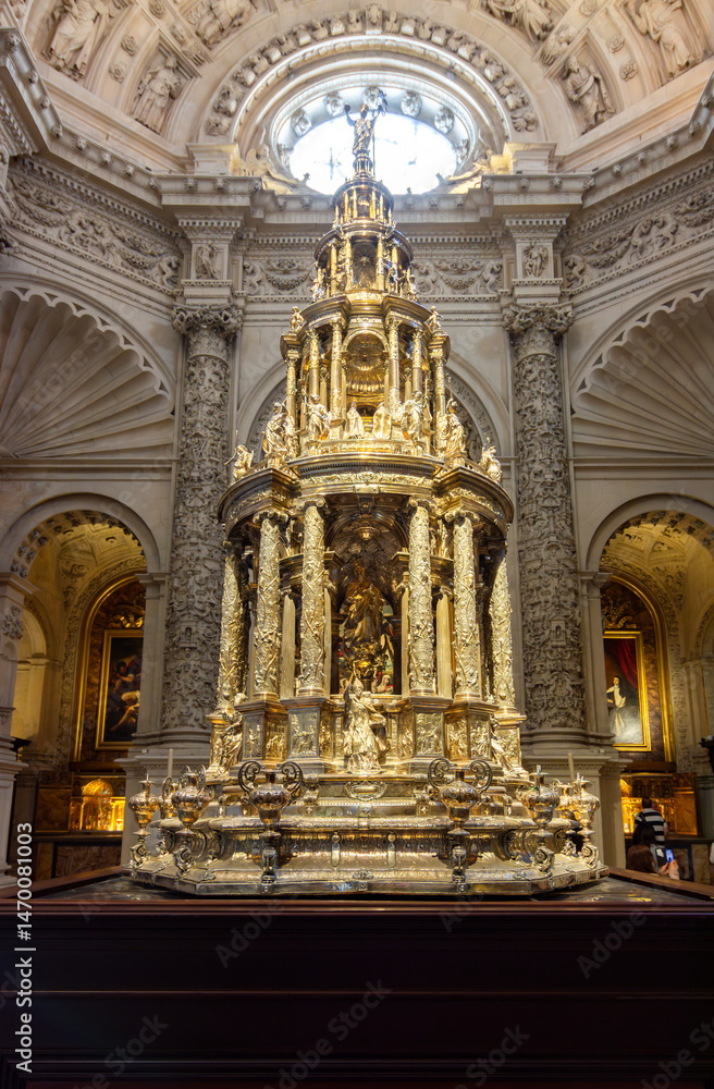 Fototapeta premium Silver monstrance in Seville gothic cathedral, Spain