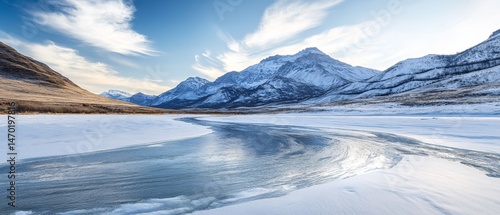 Obraz na płótnie A frozen river with mountains in the background w salonie